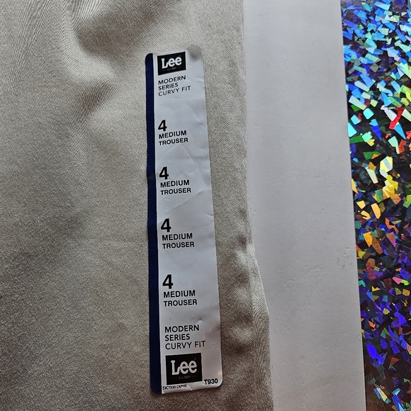 Lee NWT Women’s Modern Series Curvy Fit  Straight Leg Trousers Khaki Tan Size 4 - Picture 5 of 8